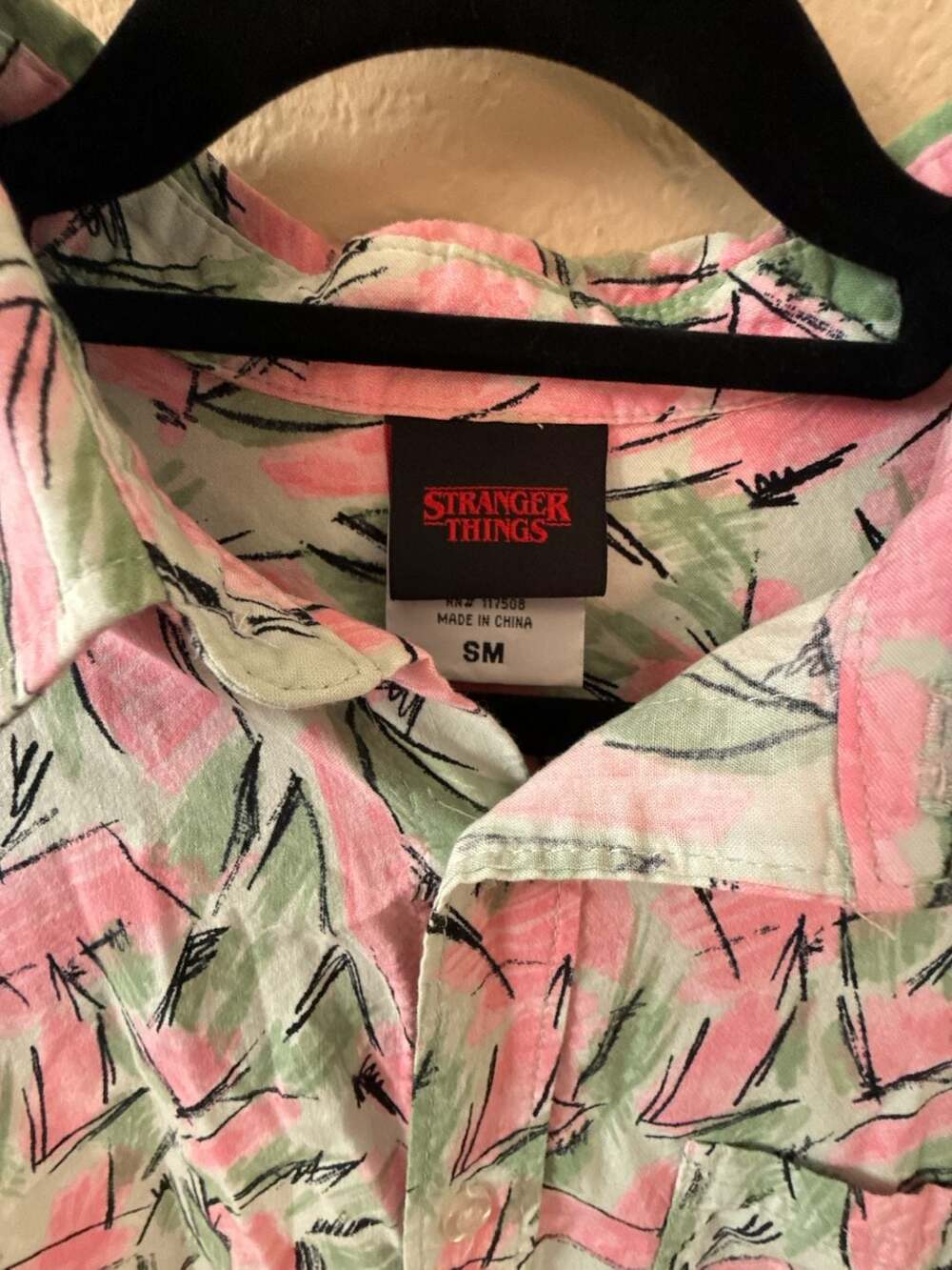Stranger Things Jim Hopper Hawaiian Shirt Size SM Pink Green Button-Up